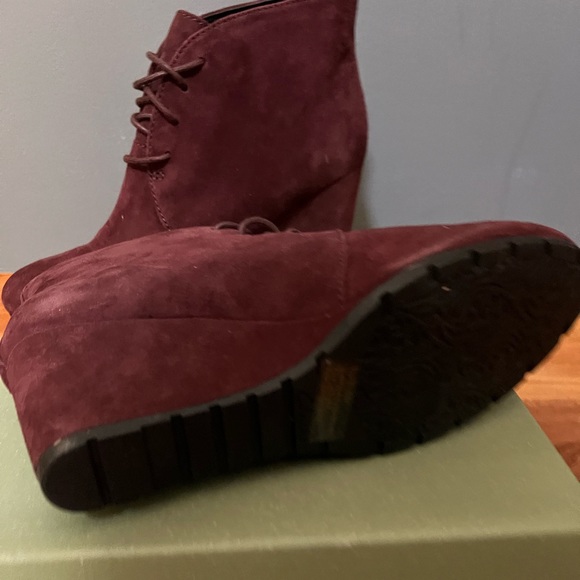 Clark’s Artisan - Suede Burgundy Lace Wedges 8M - Picture 3 of 4